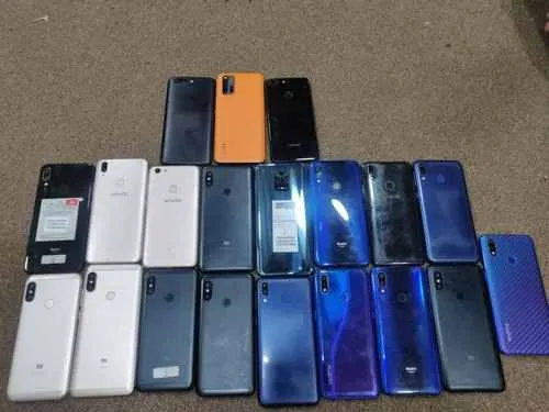 Ready to ship 5G smartphones at a low price جاهزة لشحن الهواتف الذكية 5g بسعر منخفض