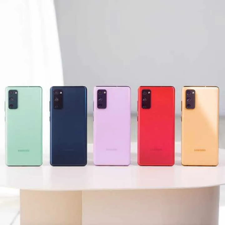 Ready to ship 5G smartphones at a low price جاهزة لشحن الهواتف الذكية 5g بسعر منخفض